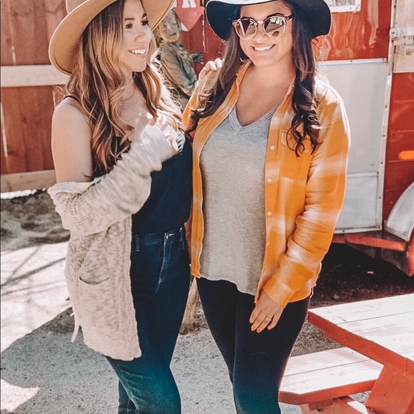 Meet Your Posher - Picture 4 of 5